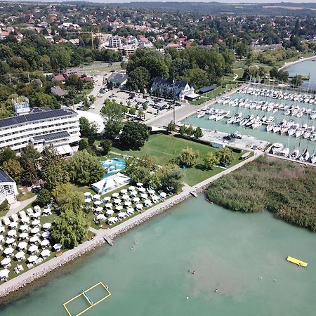 Hotel Marina Port بالاتونكينيشي المظهر الخارجي الصورة