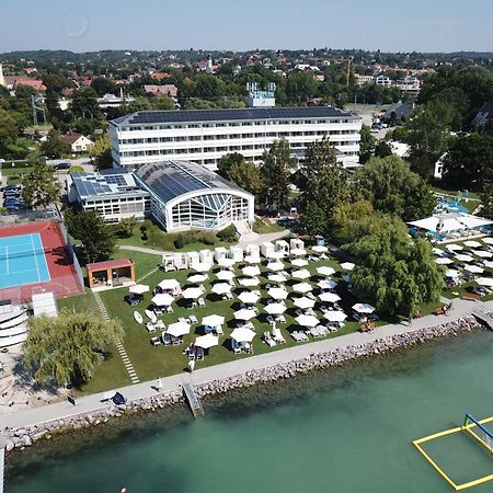 Hotel Marina Port بالاتونكينيشي المظهر الخارجي الصورة