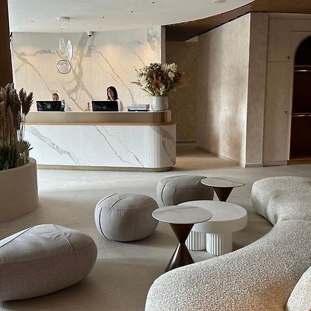 Hotel Marina Port بالاتونكينيشي المظهر الخارجي الصورة