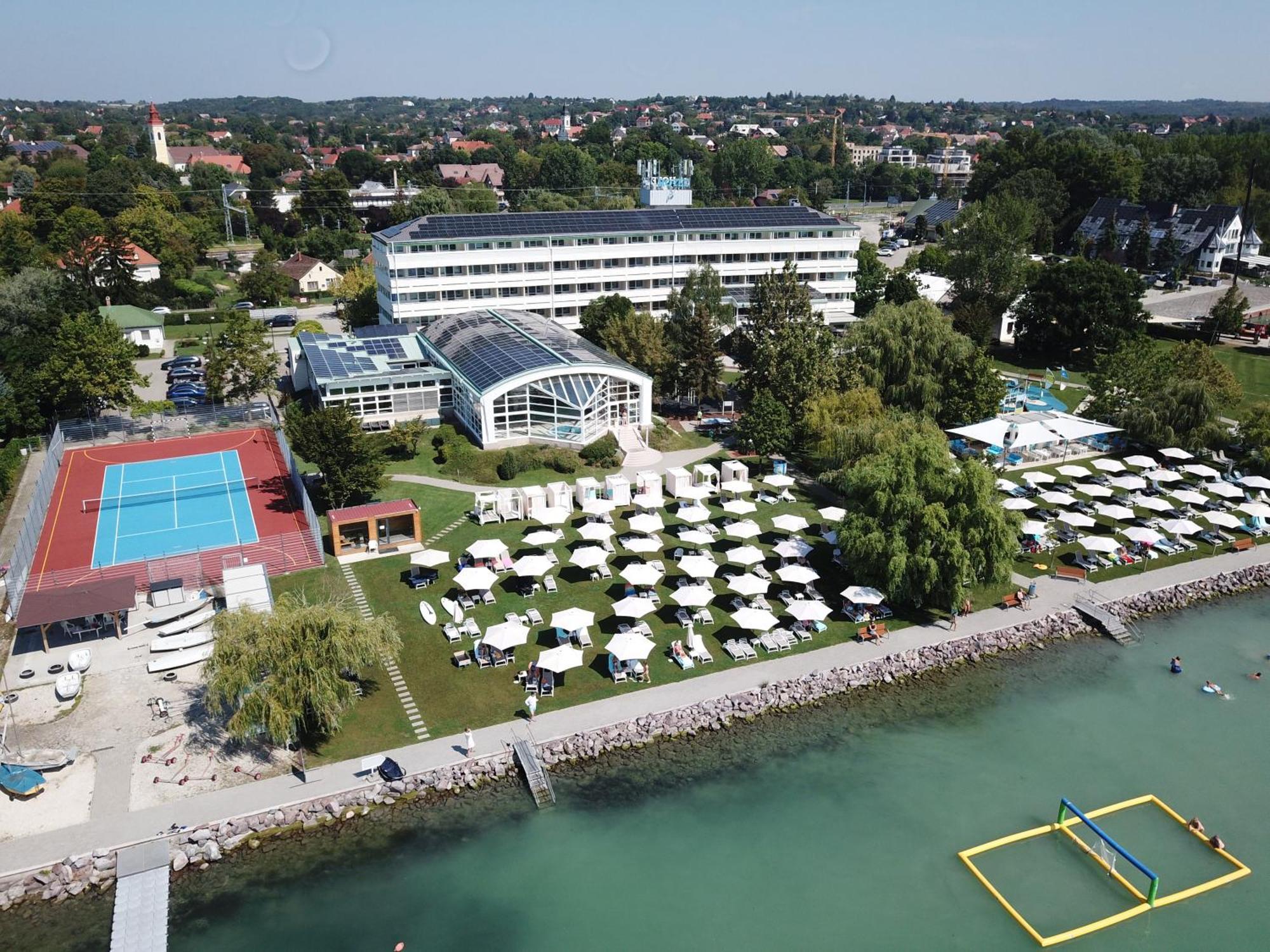 Hotel Marina Port بالاتونكينيشي المظهر الخارجي الصورة