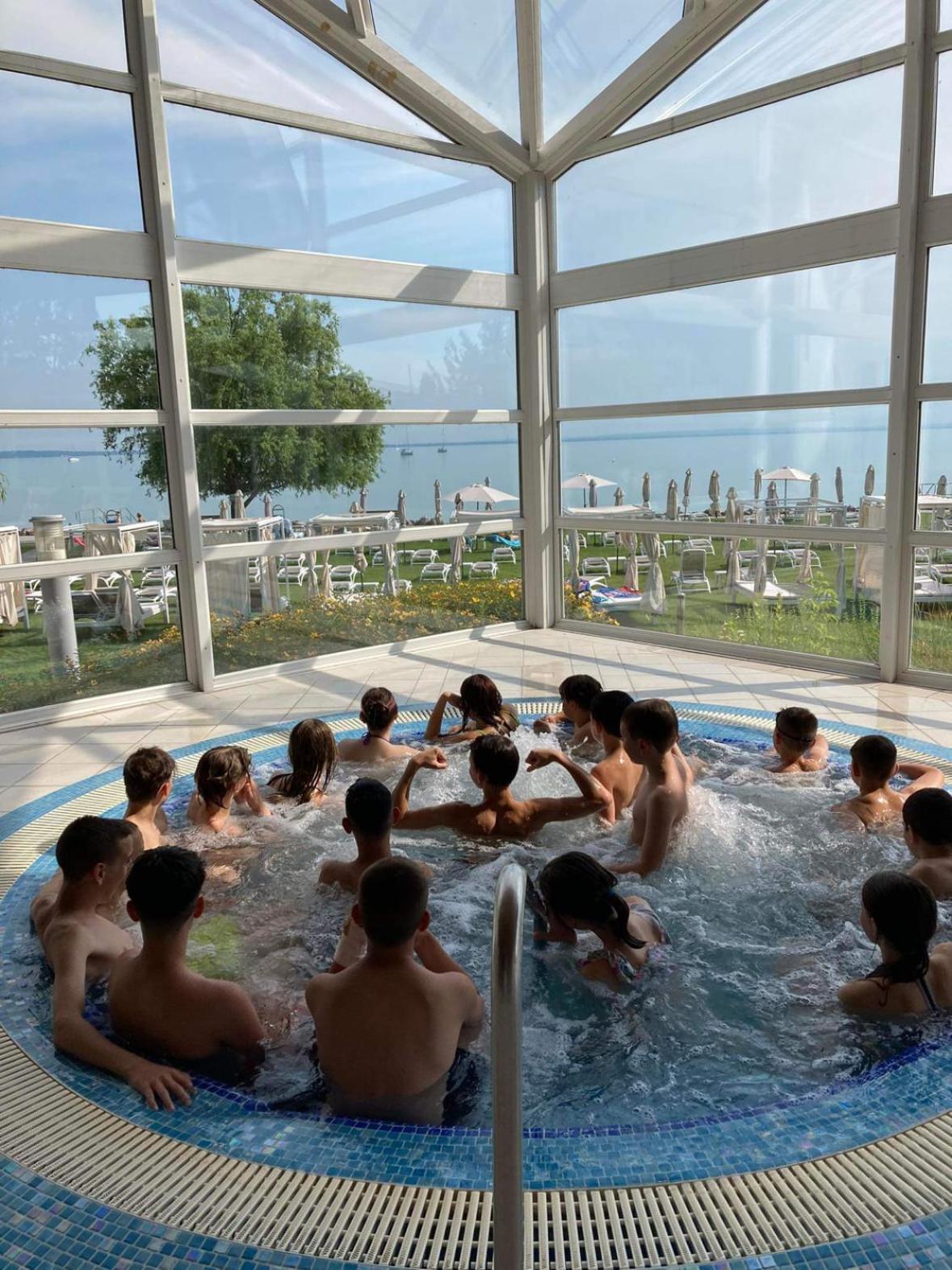 Hotel Marina Port بالاتونكينيشي المظهر الخارجي الصورة