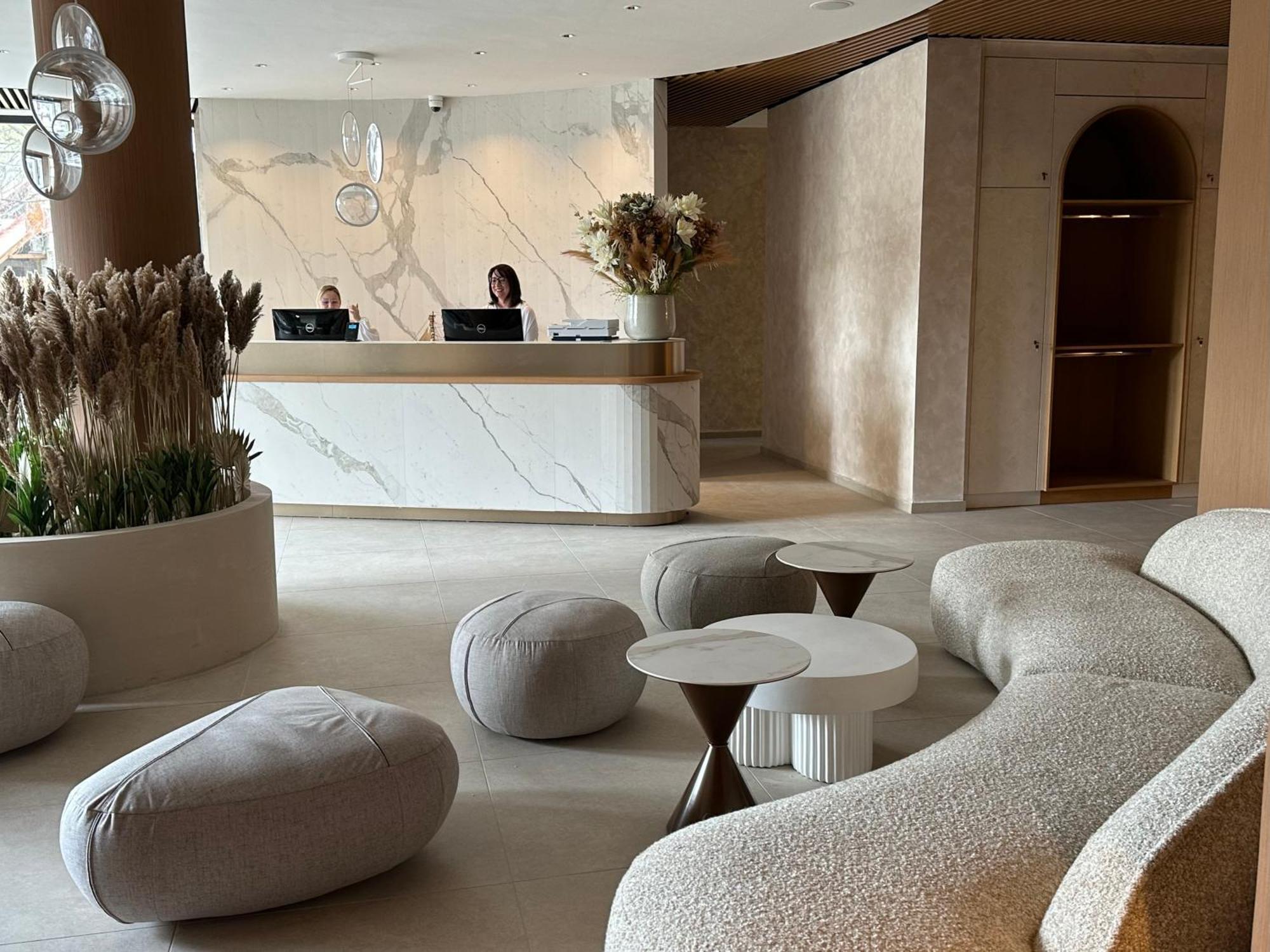 Hotel Marina Port بالاتونكينيشي المظهر الخارجي الصورة