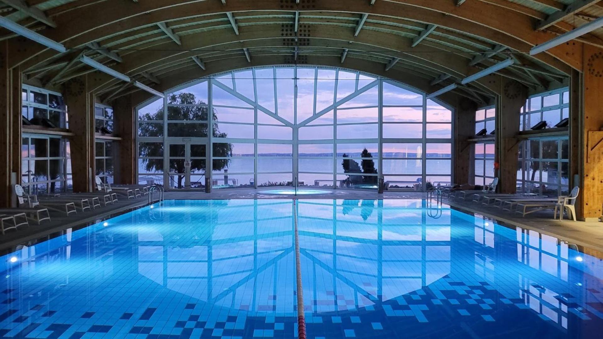 Hotel Marina Port بالاتونكينيشي المظهر الخارجي الصورة
